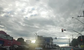 Madrugada chuvosa surpreende Cascavel