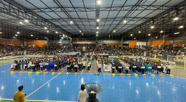 Corbélia celebra a abertura da fase regional dos Jogos Escolares do Paraná com grande público e autoridades presentes