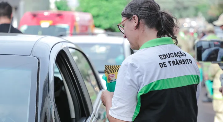 Maio Amarelo tem ação educativa sobre uso do celular ao volante
