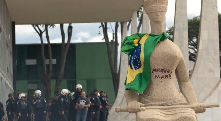 STF condena golpista que pichou estátua com batom a 14 anos de prisão