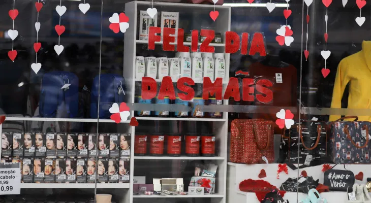 Dia das Mães: Procon-PR dá dicas para não ter surpresas na compras de presentes
