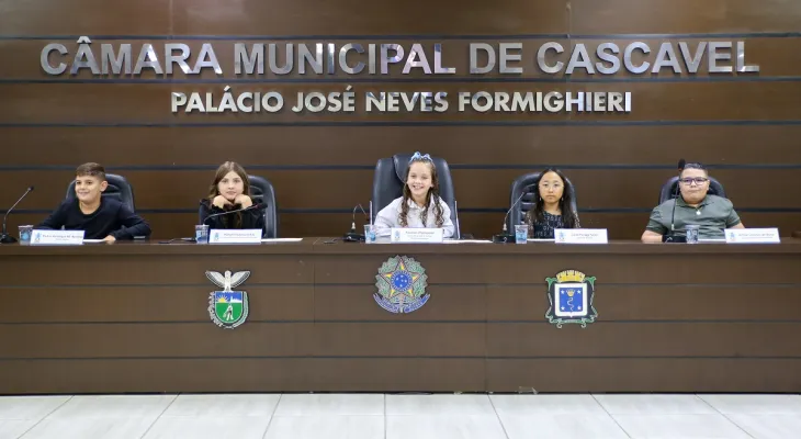 Câmara Mirim toma posse e presidente Yasmin destaca papel dos pais e educadores