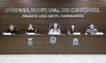 Câmara Mirim toma posse e presidente Yasmin destaca papel dos pais e educadores