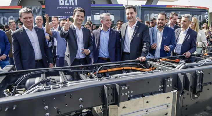 Curitiba produz primeiro biarticulado 100% elétrico da Volvo no mundo e inicia testes com o veículo no transporte coletivo