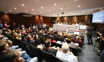 Trabalhadores da Celepar rejeitam PDV e ameaçam greve