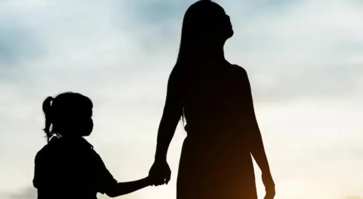 Mães solo enfrentam barreiras na garantia de direitos aos filhos