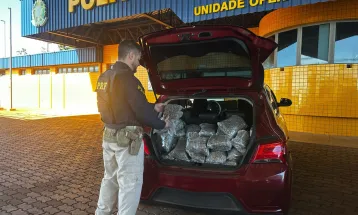 PRF apreende 122 quilos de maconha na BR-277 em Cascavel