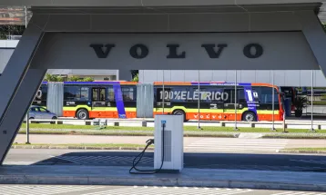 Prefeitura de Curitiba inicia teste com primeiro biarticulado elétrico do mundo