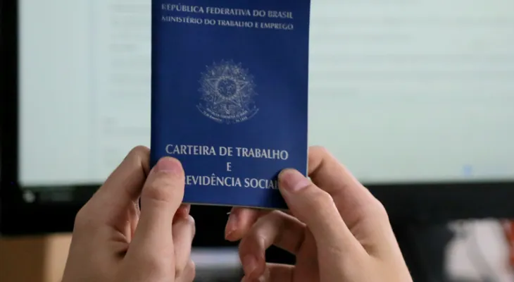 Menos carteira assinada: Geração de empregos desacelera no mês de março no Paraná