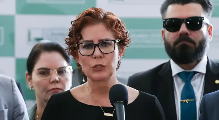 Câmara autoriza licença de 127 dias à deputada Carla Zambelli