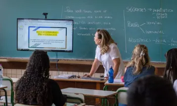Educação: governo abre PSS enquanto mais de 10 mil concursados aguardam convocação