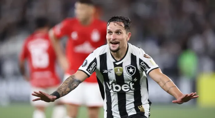 Artur marca golaço e Botafogo vence Estudiantes na Libertadores