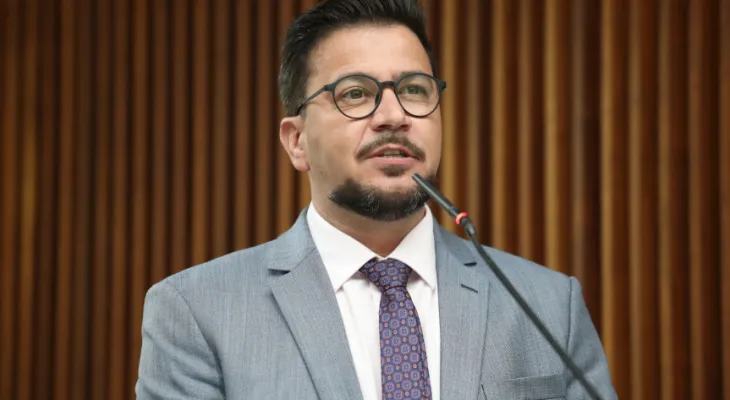 Em discurso no Plenário, líder da Oposição denuncia precarização dos serviços prestados pela Copel