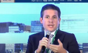 Com fuga de Ramagem, Motta proíbe deputados de votarem do exterior