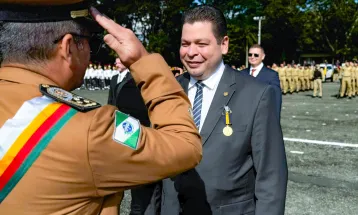 Deputado Gugu Bueno é homenageado pela Polícia Militar do Paraná com medalha Coronel Sarmento
