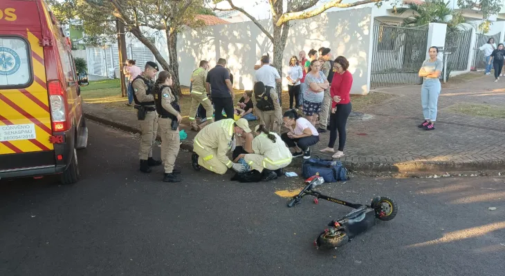 Adolescentes ficam feridos em acidente com patinete e carro em Cascavel