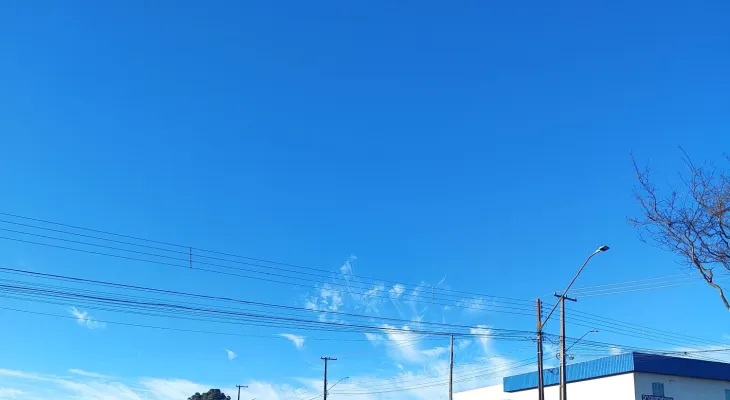 Céu limpo e ventos moderados marcam o sábado em Cascavel