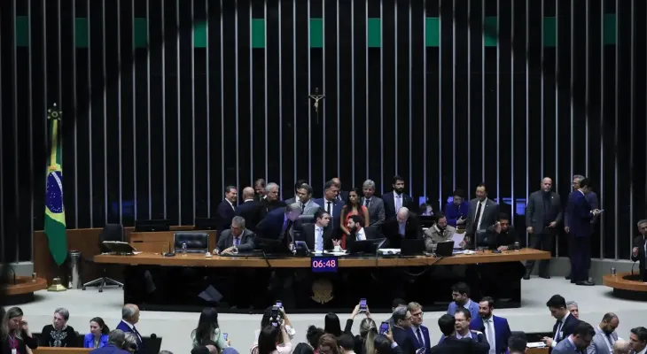 Câmara aprova urgência para PL que proíbe desconto automático no INSS