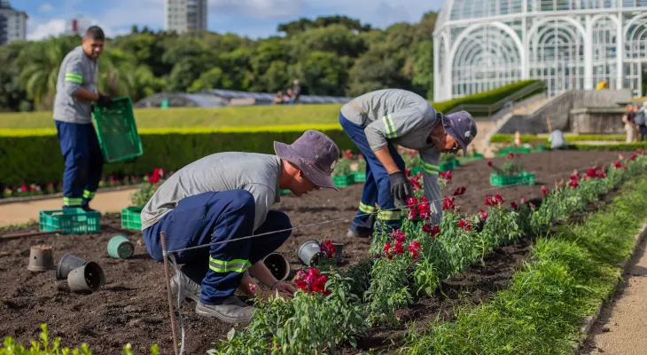 Jardim Botânico prepara-se para o inverno com a troca de 100 mil flores