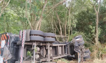 Carreta se desprende de caminhão e causa sinistro na PR-182 em Palotina