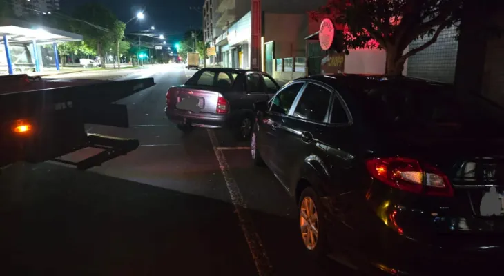 Condutor foge após colisão na Av. Brasil