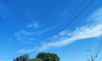 Quarta-feira (22) em Cascavel tem frio, sol e muito vento