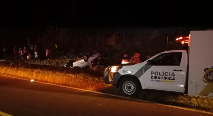 Capotamento na PR-473 deixa um morto e um ferido 