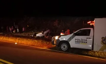 Capotamento na PR-473 deixa um morto e um ferido 