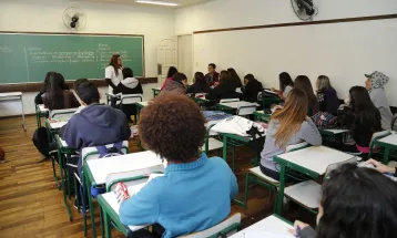 Governo do Paraná propõe reajuste de até 11,31% para professores da rede estadual