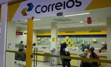 Correios vendem só 3 imóveis no primeiro leilão e crise financeira mantém estatal sob pressão