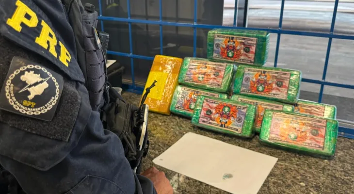 PRF apreende pasta base e cocaína na BR-272