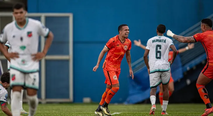 Calvário League #3: Robô goleador, Asa voando e multidão Coral