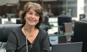 Deputada Cristina Silvestri (PP) propõe ampliação da licença-paternidade no Paraná; PEC tem apoio de 24 parlamentares