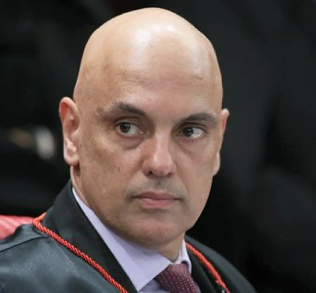 Moraes autoriza Bolsonaro a fazer cirurgia, mas nega prisão domiciliar