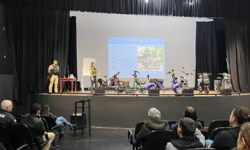 Palestra orienta população de Corbélia sobre novas regras para ciclomotores
