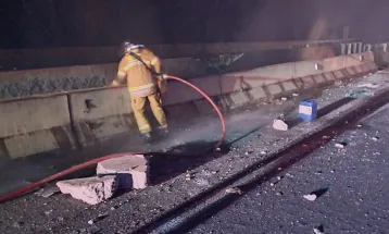 Carreta carregada com gasolina sai da pista e pega fogo na BR-369; motorista morre no local