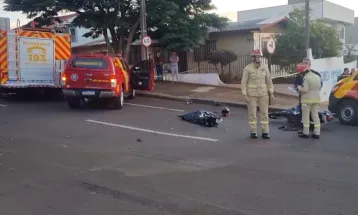 Mulher morre em acidente entre moto e caminhonete em Cascavel