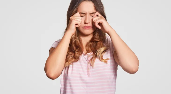 Ceratocone: doença ocular que começa com coceira nos olhos pode levar à necessidade de cirurgia