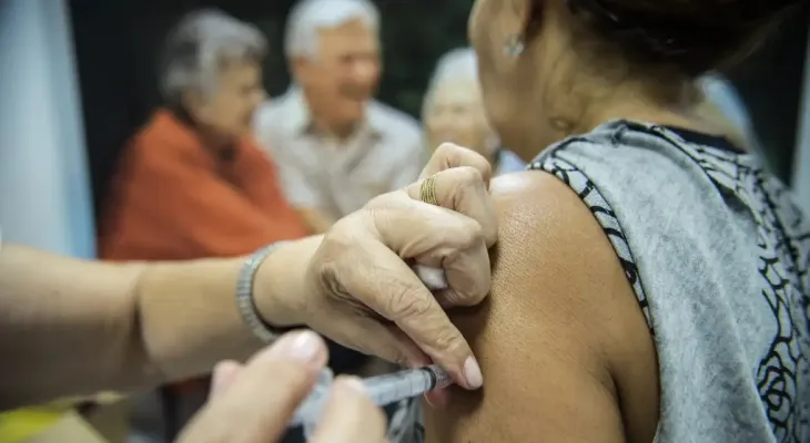 Saúde alerta sobre aumento de casos de gripe e libera mais R$ 50 milhões para reforçar atendimento no SUS