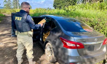 PRF apreende quase 200 quilos de maconha em veículo adulterado