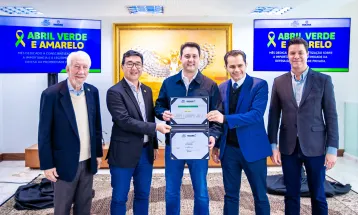 Ratinho Junior sanciona Abril Verde e Amarelo contra invasões de terra no Paraná