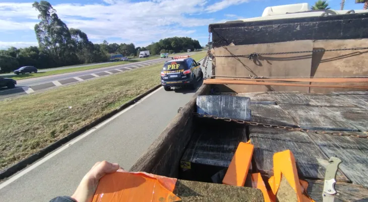 PRF apreende mais de uma tonelada de maconha na BR 277