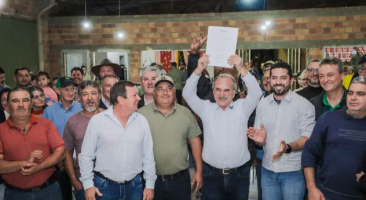 Prefeito Renato Silva assina ordem de serviço para pavimentação de Estrada São Roque