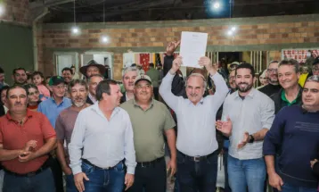 Prefeito Renato Silva assina ordem de serviço para pavimentação de Estrada São Roque