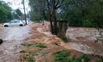 Chuva forte provoca alagamentos e falta de energia elétrica em vários pontos de Cascavel