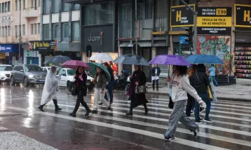 Paraná registra raios e granizo: chuva diminui na sexta, mas ganha força no fim de semana