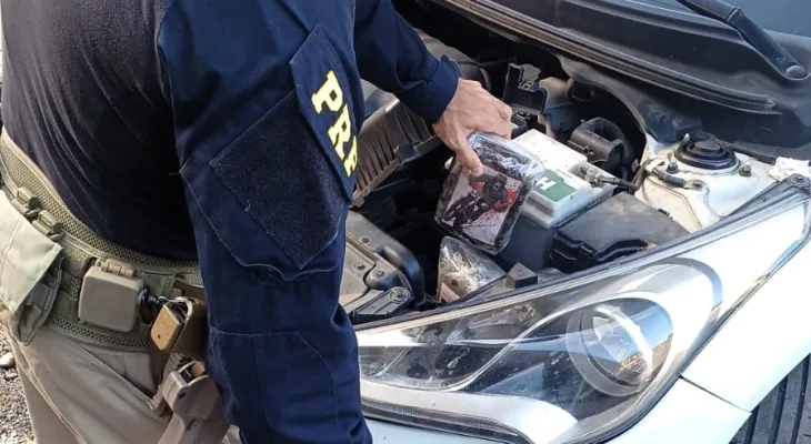 PRF encontra haxixe importado escondido em motor de carro na BR-101