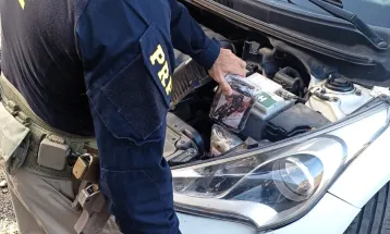 PRF encontra haxixe importado escondido em motor de carro na BR-101
