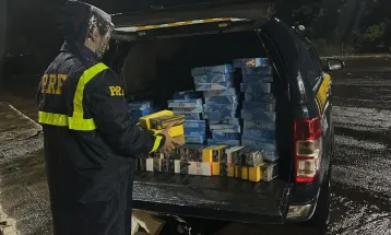 PRF apreende carga “milionária” de eletrônicos escondidos em fundo falso de caminhão na BR-277