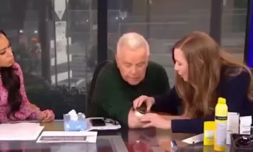 Apresentador descobre câncer de pele ao vivo durante programa de TV